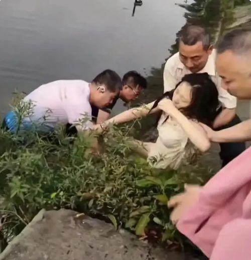 吃瓜轻生女生,轻生女生的背后真相揭秘