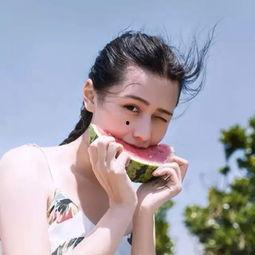 吃瓜少女情头像,揭秘吃瓜少女情头像背后的故事